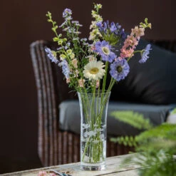 Bloom Trumpet Marguerite Vase 8 Bloom Trumpet Marguerite Vase -Dartington Crystal bloom mood 075trump 1