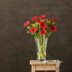 Bouquet Flared -Dartington Crystal florabundance bouquet array winter sq 430