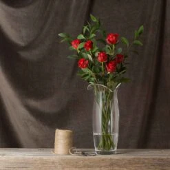 Florabundance Lily Vase -Dartington Crystal florabundance lily winter sq 022